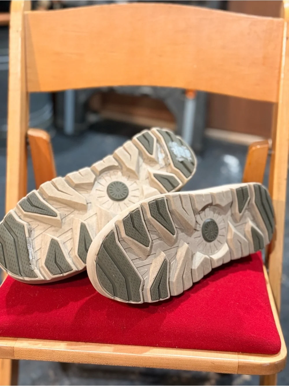 Men's UGG Footwear Subcategory Identification